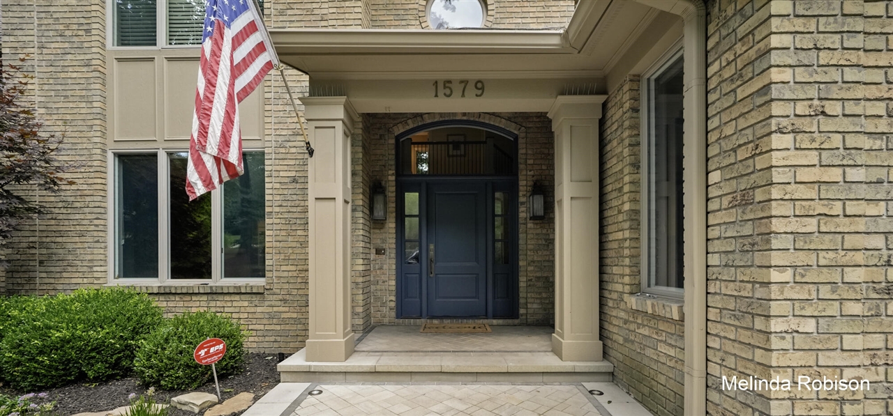 Photo 3 of Mansion for sale at 1579 Winterwood Dr, Grand Rapids, MI 49525 | MLS# 70549229 | Listing updated on 2026-09-15