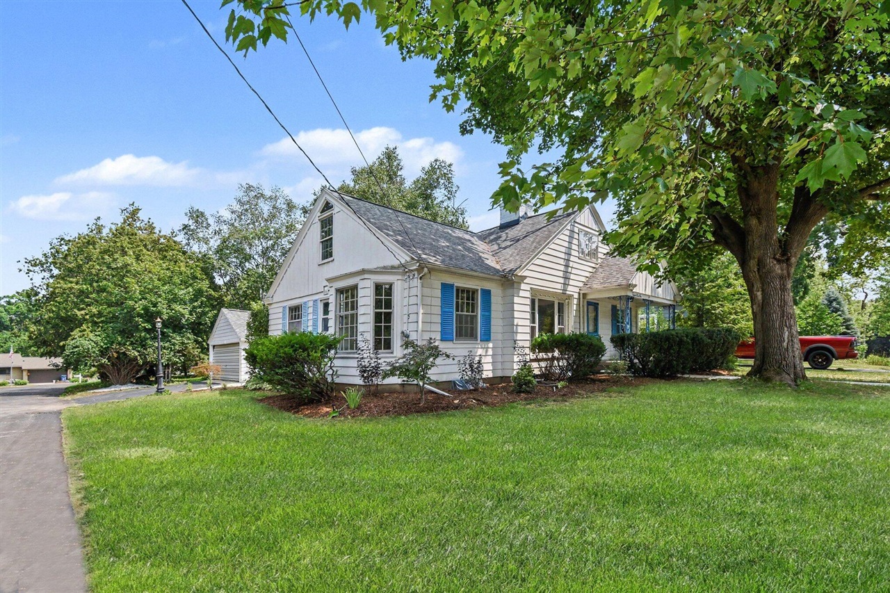 2nd image of 1422 Derby Dr, Grand Rapids, MI 49504 | MLS# 70549232