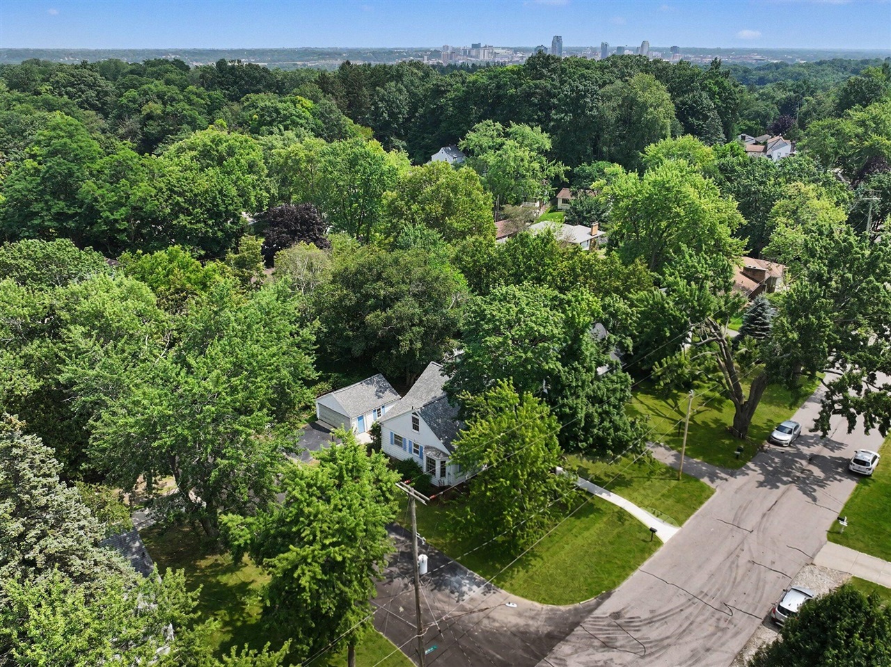 19th image of 1422 Derby Dr, Grand Rapids, MI 49504 | MLS# 70549232