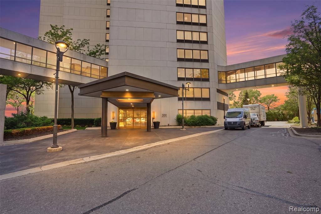 1st image of 300 Riverfront Dr, Detroit, MI 48226 | MLS# 70549250