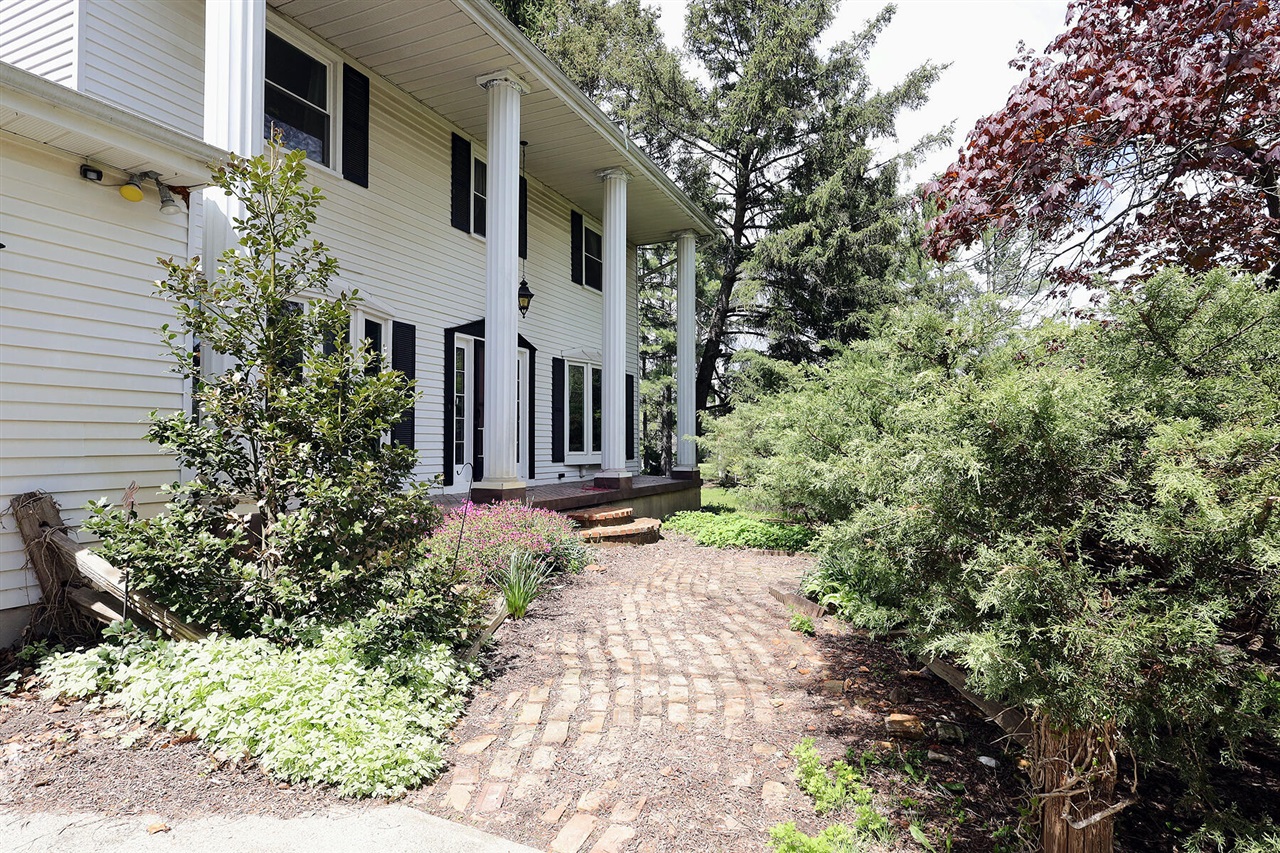 1st image of 818 S Freer Rd, Chelsea, MI 48118 | MLS# 70549279