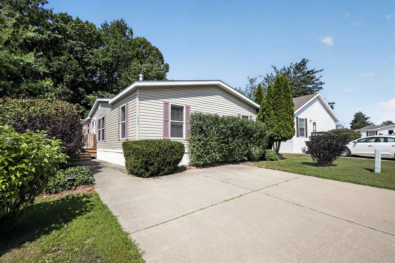 3rd image of 8000 Warren Woods Rd #100, Three Oaks, MI 49128 | MLS# 70549288