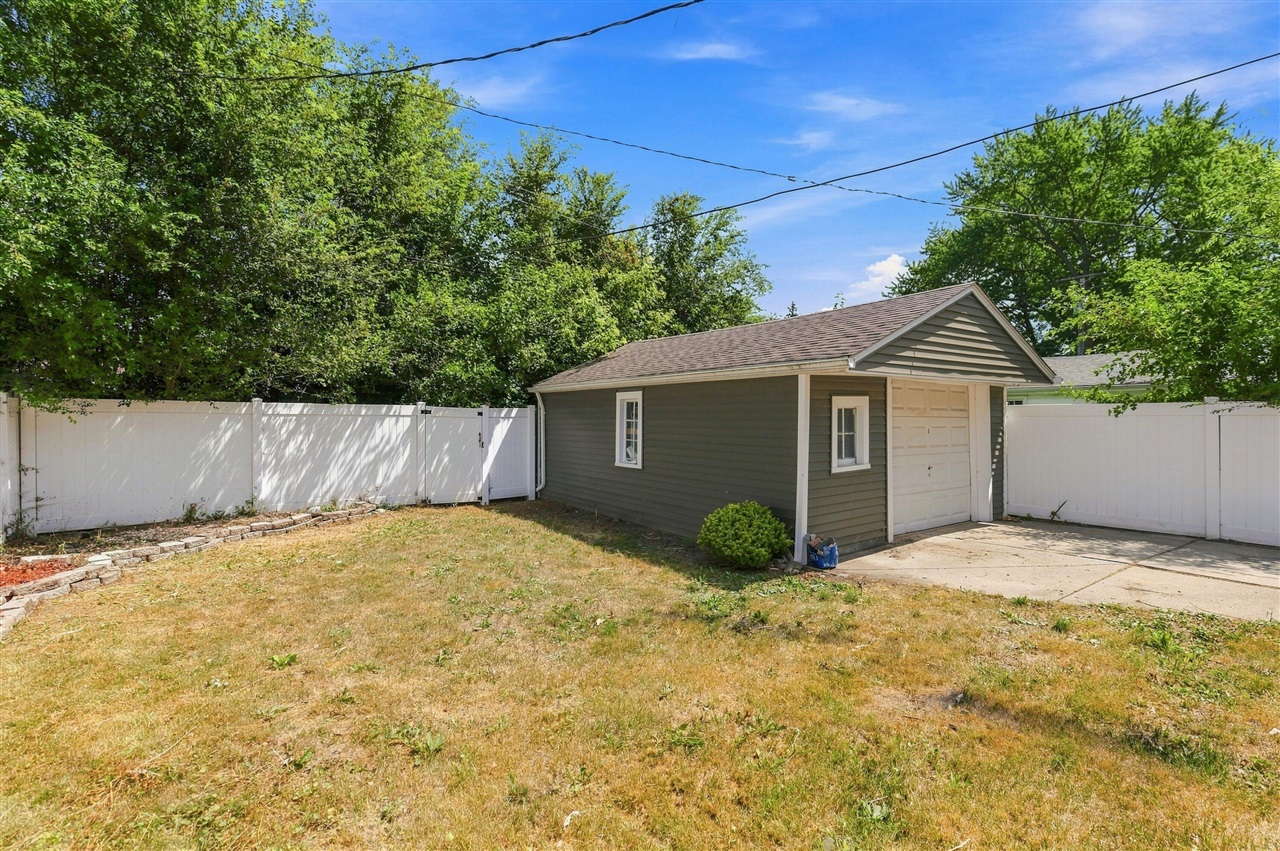 34th image of 21211 Newcastle Rd, Harper Woods, MI 48225 | MLS# 70549294