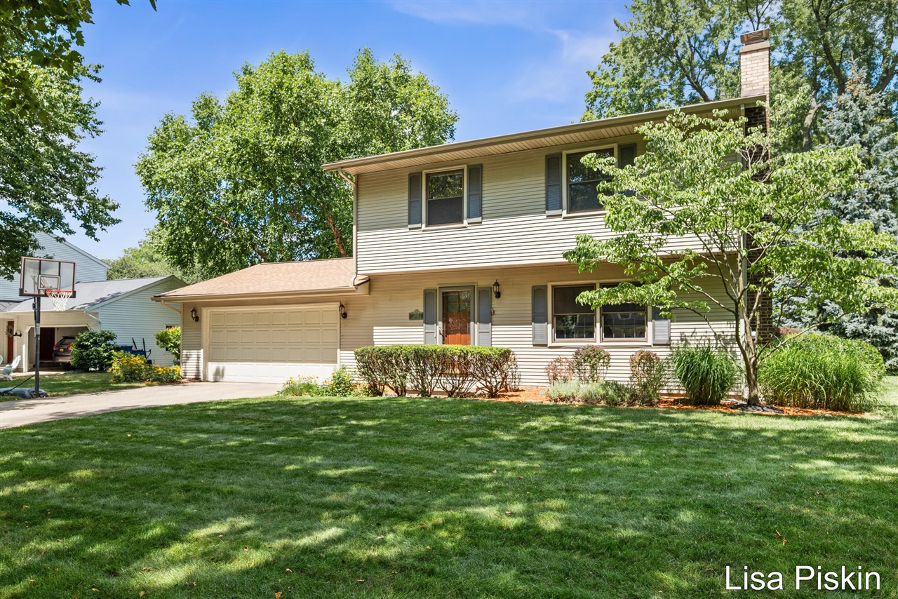 2nd image of 2509 Argus Dr, Grand Rapids, MI 49546 | MLS# 70549300