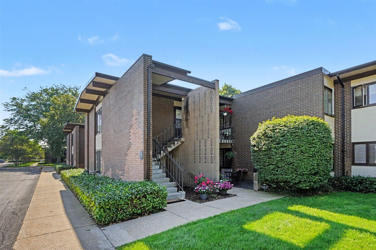 1st image of 808 S Beacon Blvd, Grand Haven, MI 49417