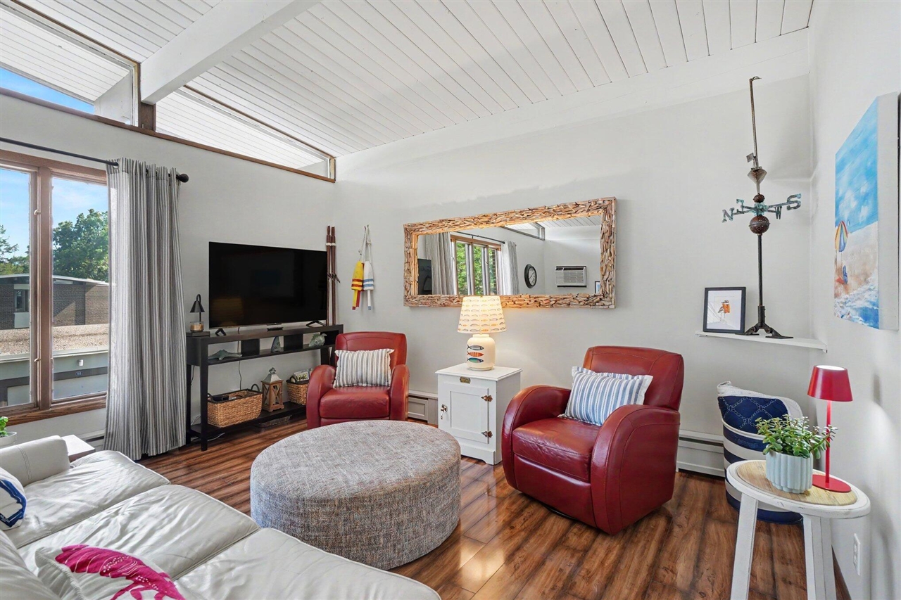 3rd image of 808 S Beacon Blvd, Grand Haven, MI 49417