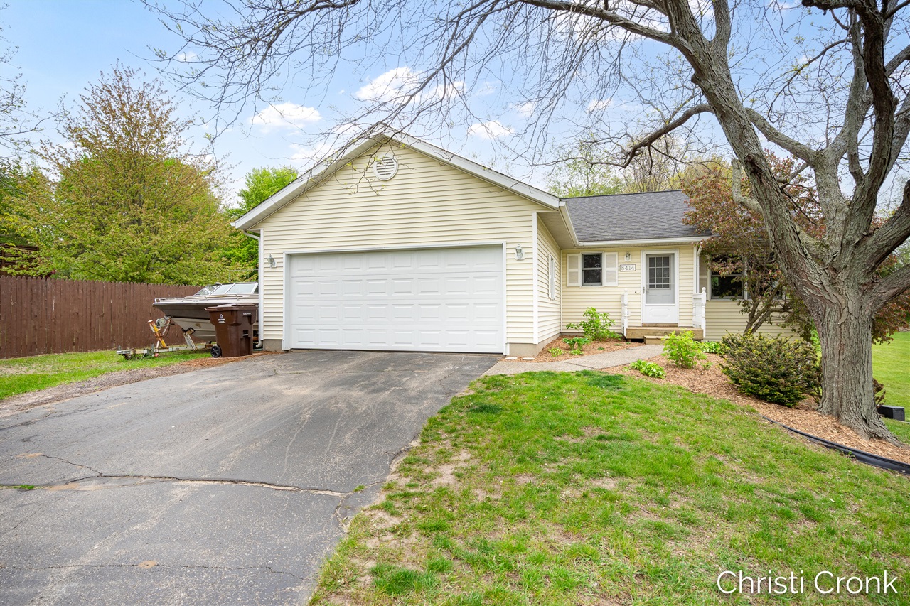 2nd image of 8414 Windstone Dr, Rockford, MI 49341 | MLS# 70549324