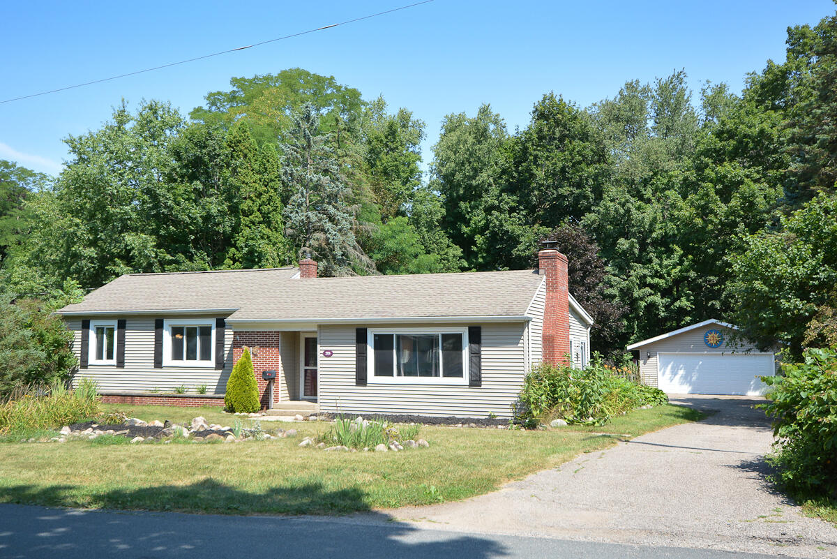 1st image of 2224 La Cross St, Kalamazoo, MI 49006 | MLS# 70549325