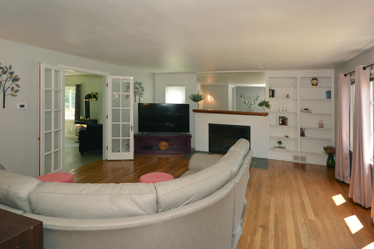 2nd image of 2224 La Cross St, Kalamazoo, MI 49006 | MLS# 70549325