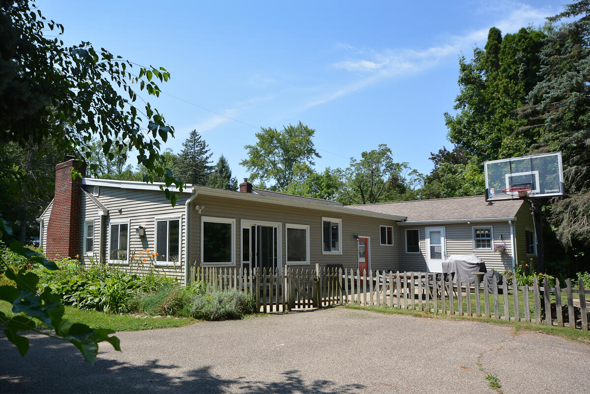 16th image of 2224 La Cross St, Kalamazoo, MI 49006 | MLS# 70549325