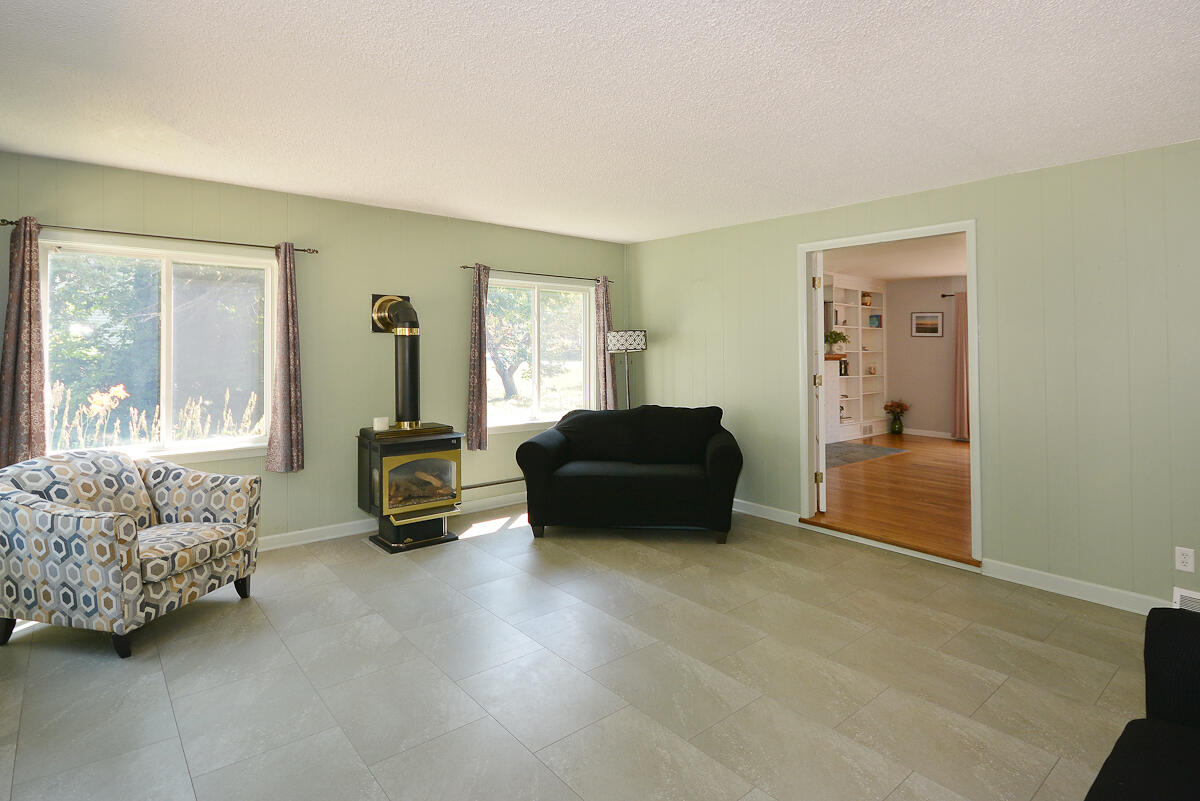 3rd image of 2224 La Cross St, Kalamazoo, MI 49006 | MLS# 70549325
