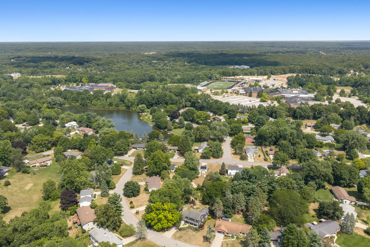 37th image of 5630 Far Hill Dr, Grand Rapids, MI 49546 | MLS# 70549344