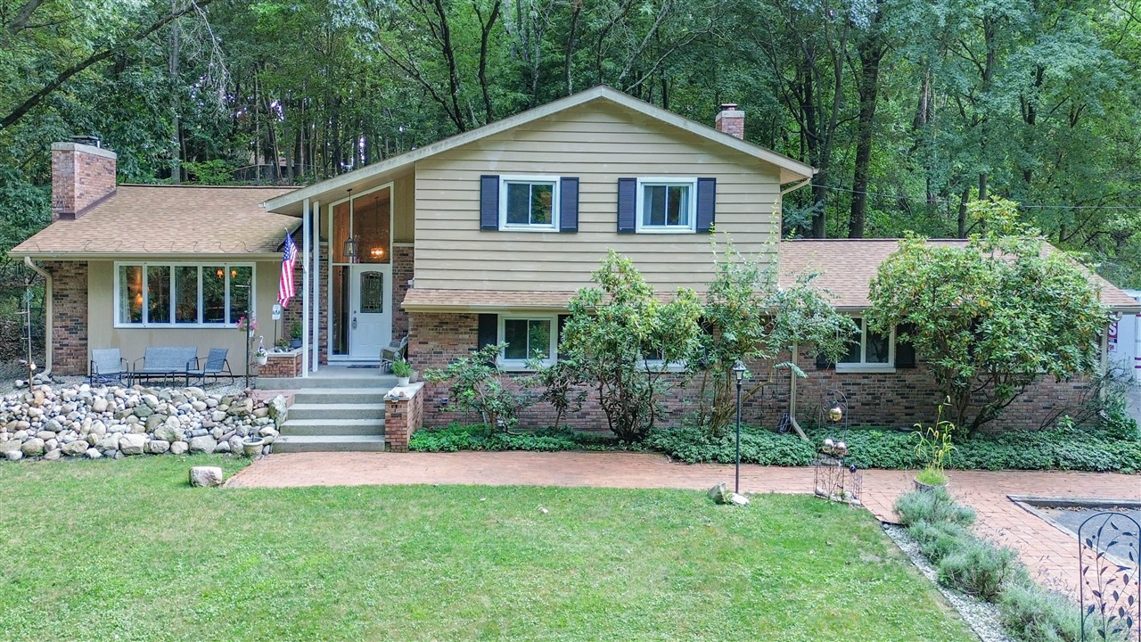1st image of 1021 Hol Hi Dr, Kalamazoo, MI 49008 | MLS# 70549350