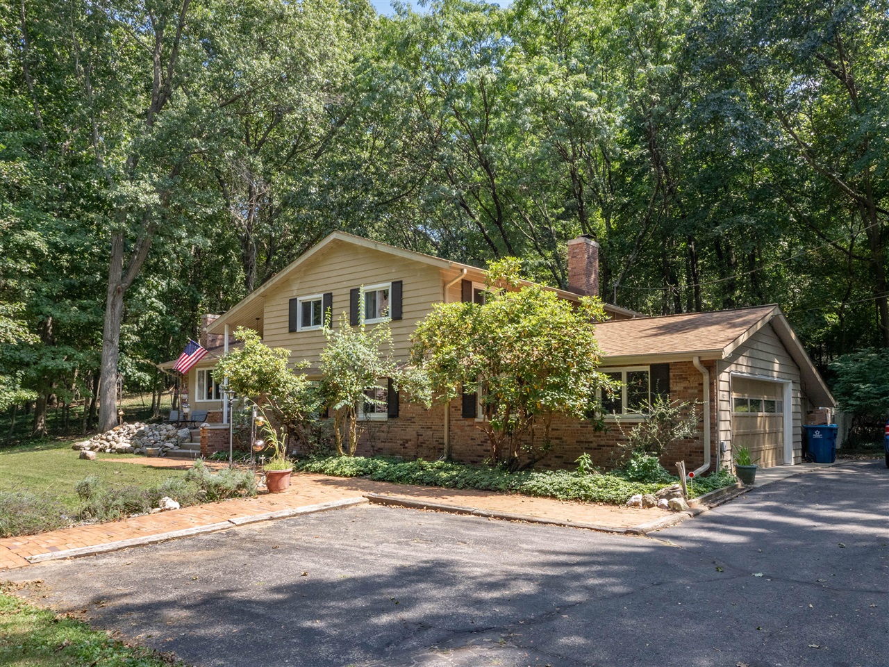 3rd image of 1021 Hol Hi Dr, Kalamazoo, MI 49008 | MLS# 70549350