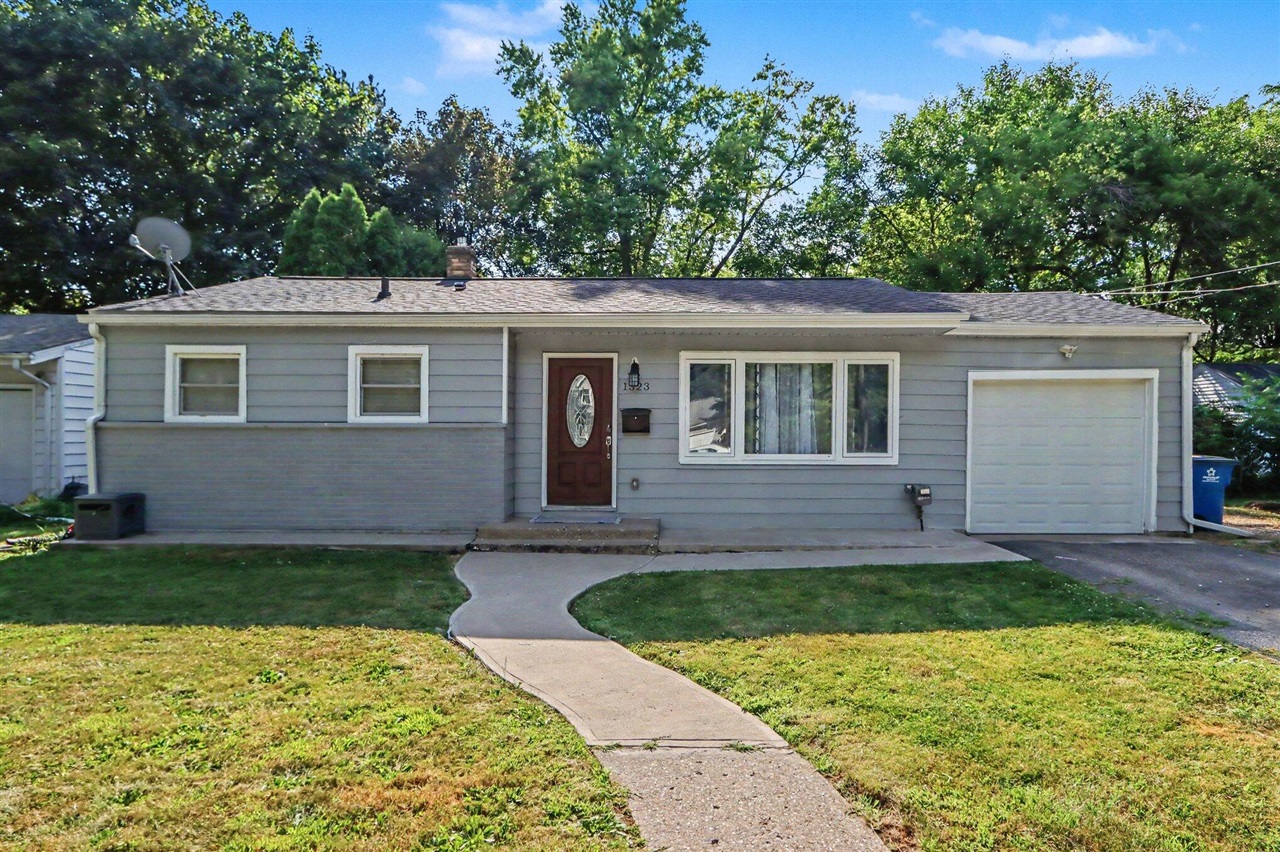 1st image of 1323 Coolidge Ave, Kalamazoo, MI 49006 | MLS# 70549356