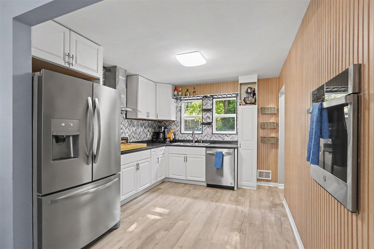 5th image of 1323 Coolidge Ave, Kalamazoo, MI 49006 | MLS# 70549356