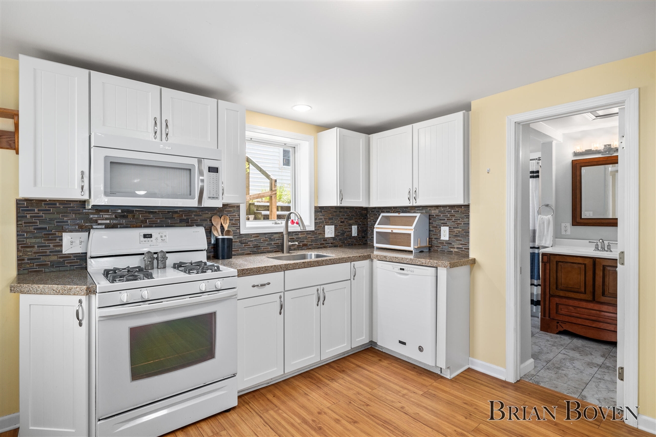 3rd image of 8705 Je-Ne-Be Dr, Rockford, MI 49341 | MLS# 70549358