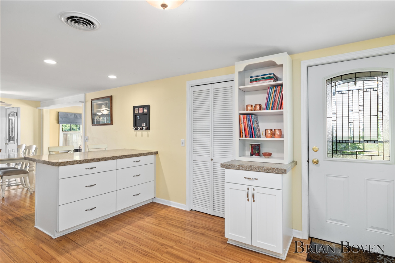 5th image of 8705 Je-Ne-Be Dr, Rockford, MI 49341 | MLS# 70549358