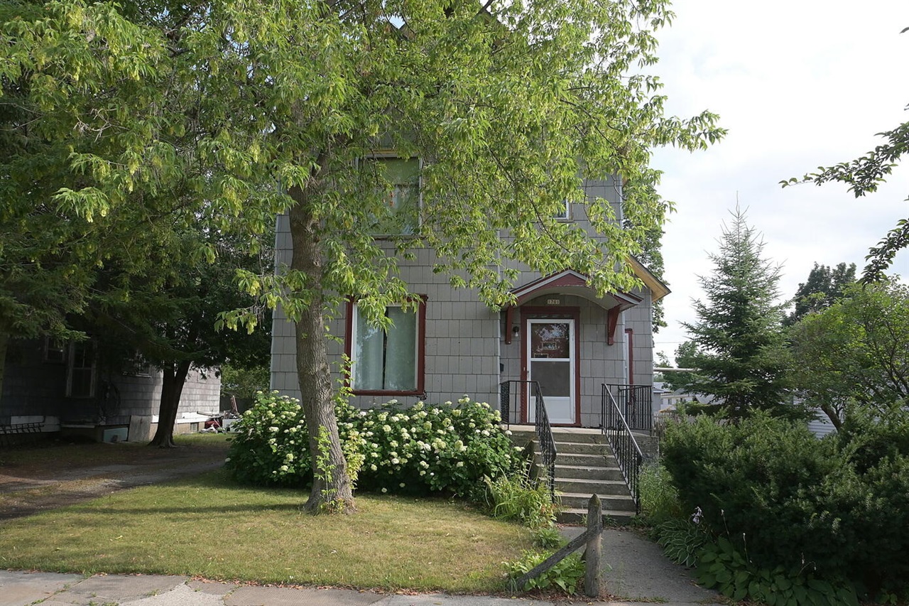 1st image of 1701 13th Ave, Menominee, MI 49858 | MLS# 70549396