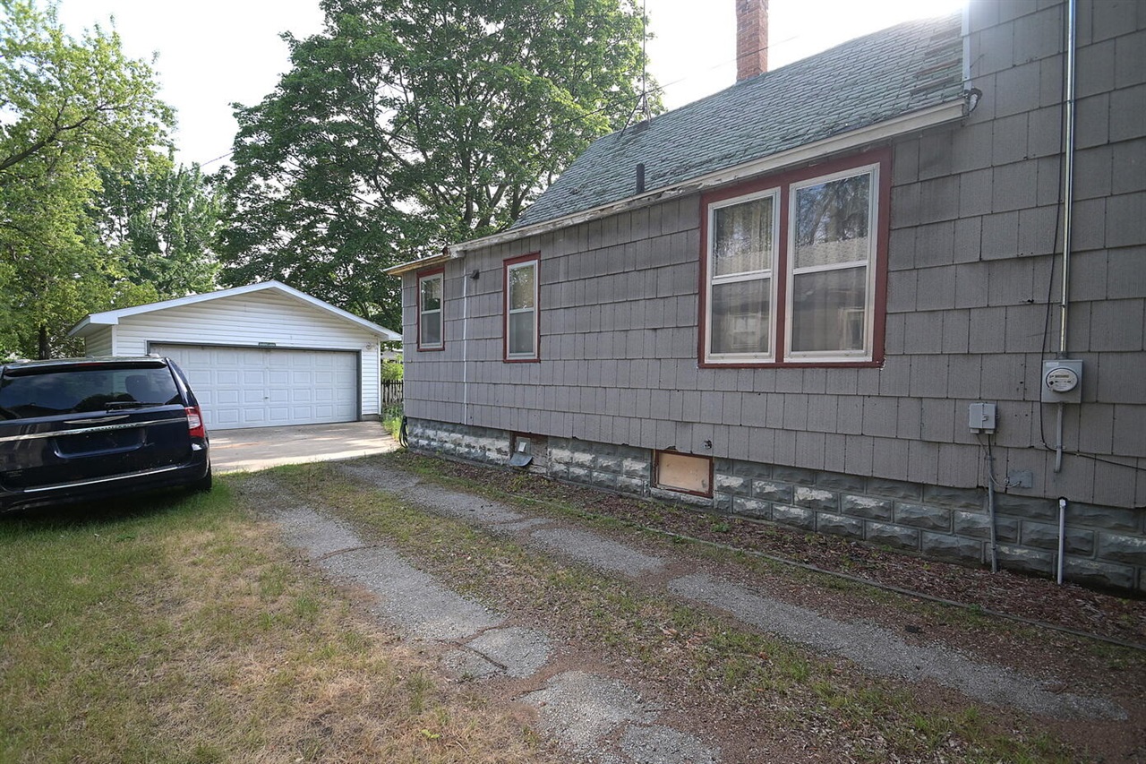 4th image of 1701 13Th Ave, Menominee, MI 49858 | MLS# 70549396