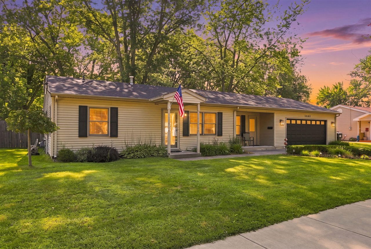 1st image of 1063 Hazel St, South Haven, MI 49090 | MLS# 70549397