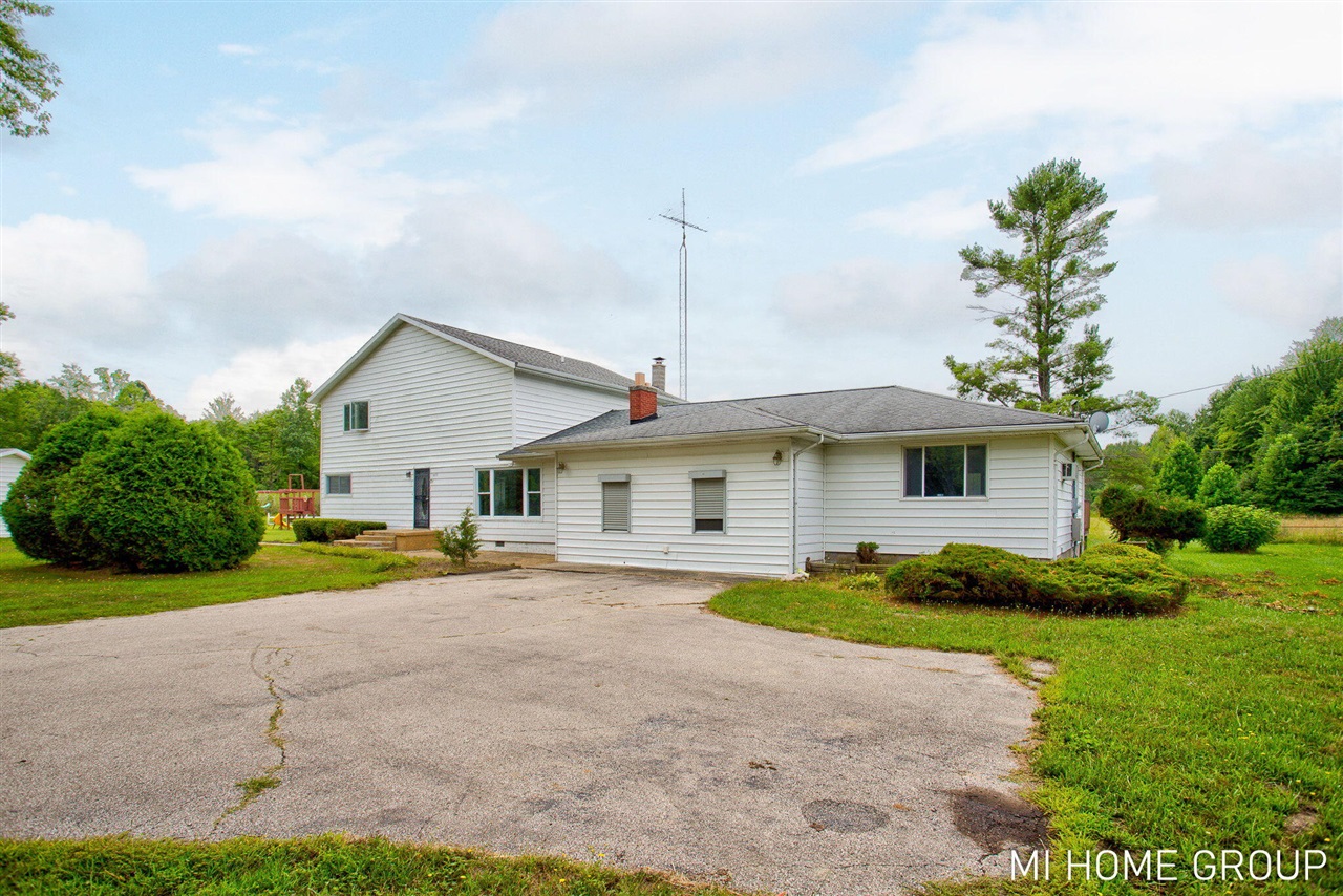 3rd image of 74721 30Th Ave, Covert, MI 49043 | MLS# 70549406