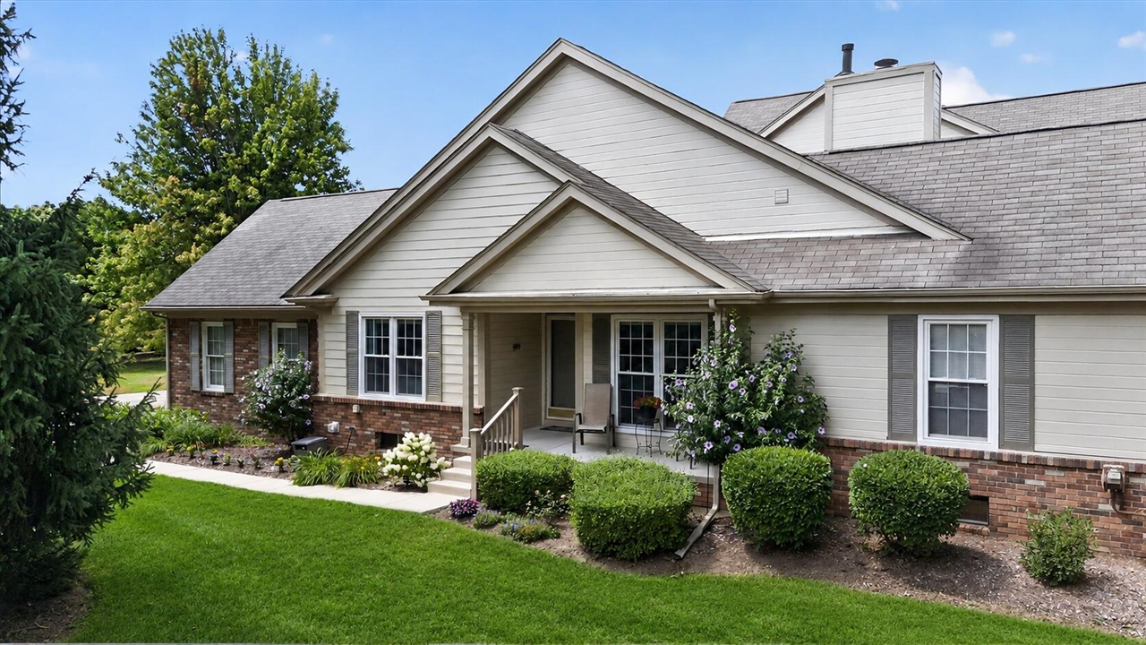 3rd image of 39628 Village Run Dr, Northville, MI 48168 | MLS# 70549484