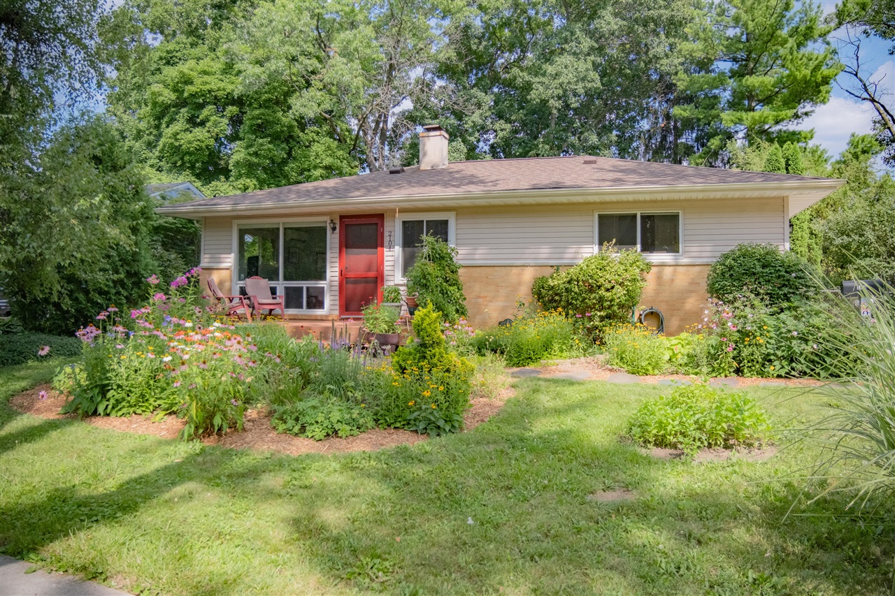 2nd image of 2104 S Circle Dr, Ann Arbor, MI 48103 | MLS# 70549485