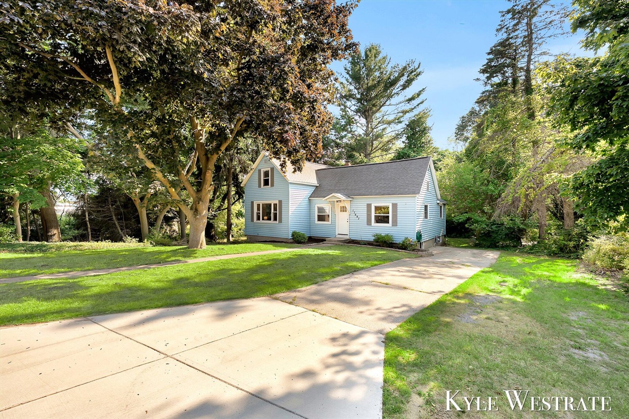 3rd image of 17697 Dogwood Dr, Spring Lake, MI 49456 | MLS# 70549504