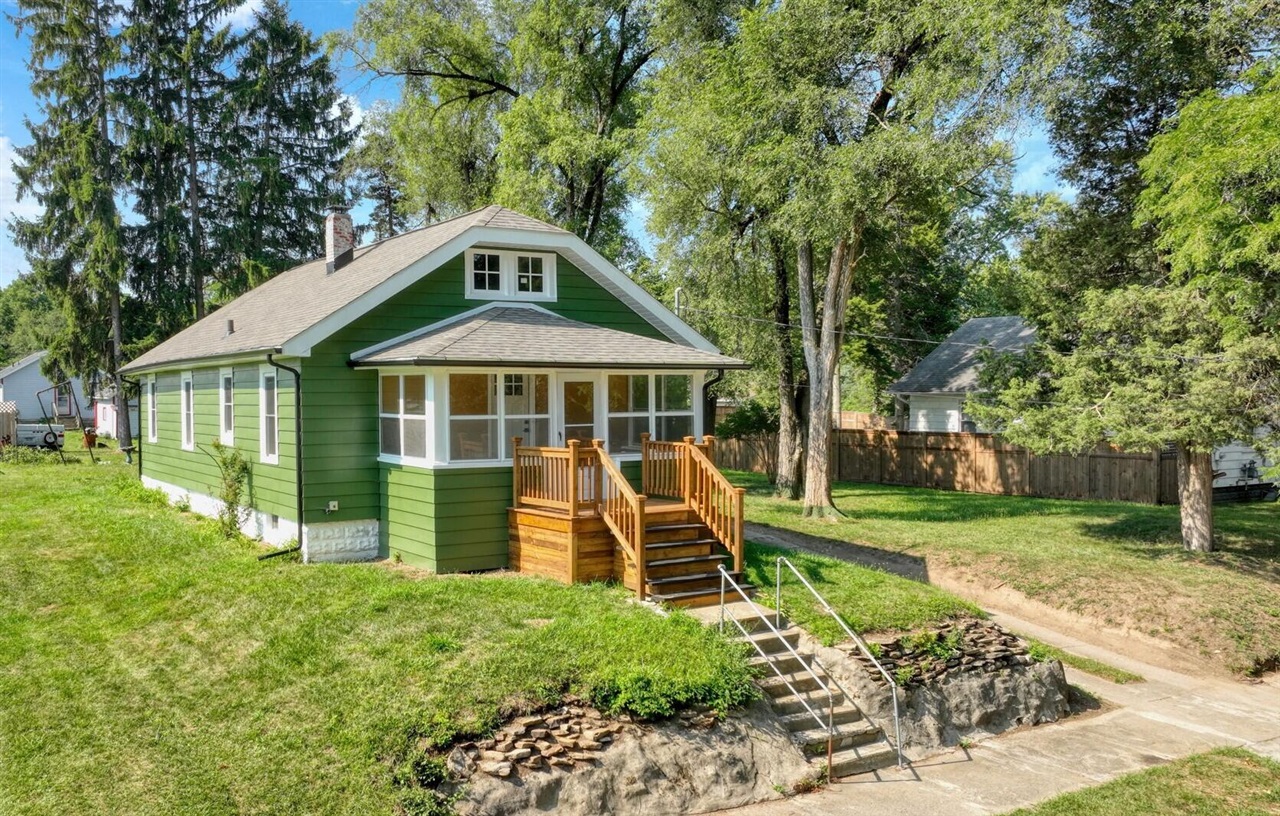 1st image of 337 E Addison St, Jackson, MI 49203 | MLS# 70549550