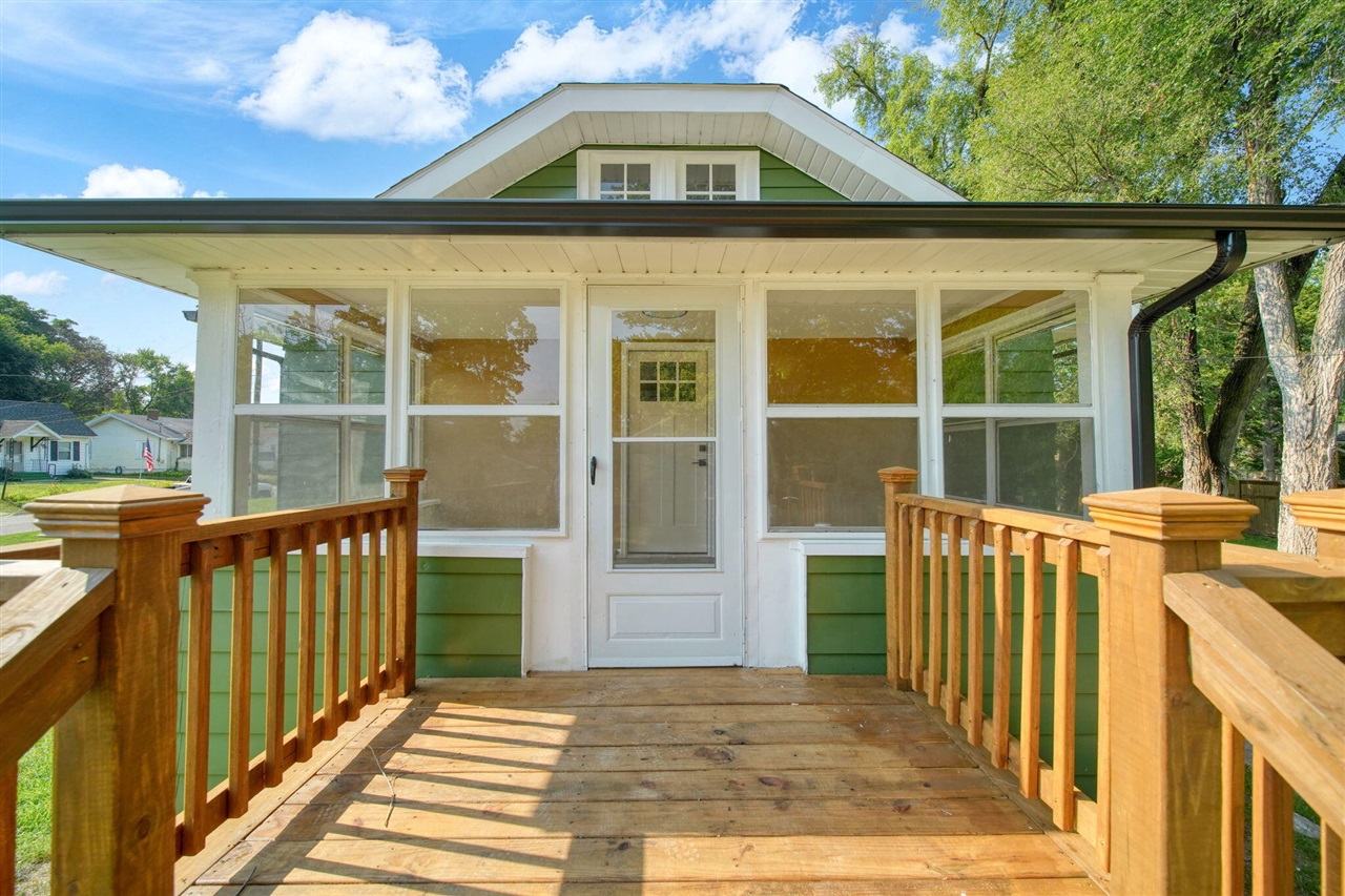 2nd image of 337 E Addison St, Jackson, MI 49203 | MLS# 70549550
