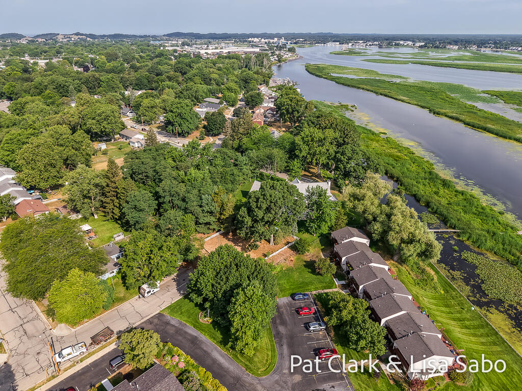 3rd image of 413 & 415 Gidley Cir, Grand Haven, MI 49417 | MLS# 70549562