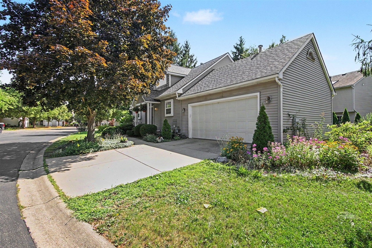 4th image of 1480 Kelly Green Dr, Ann Arbor, MI 48103 | MLS# 70549564