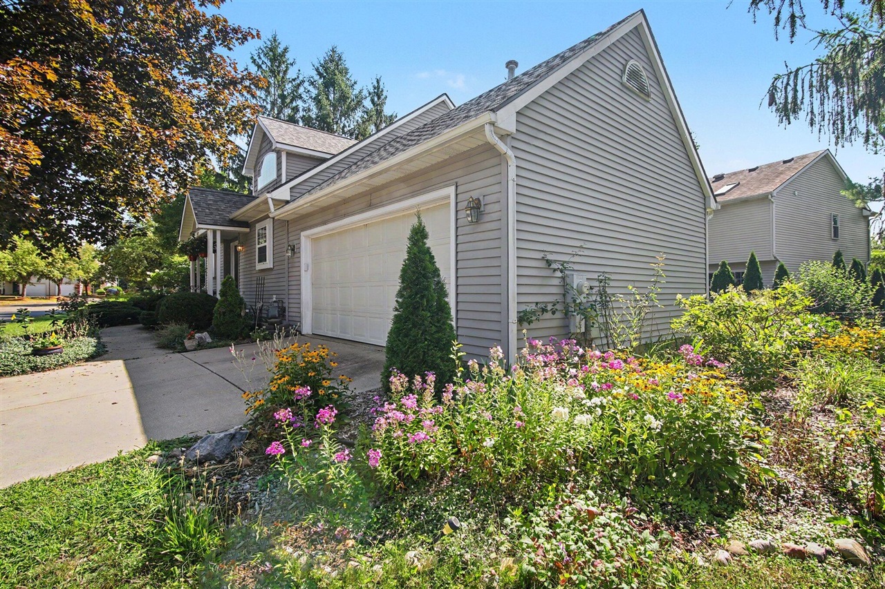 5th image of 1480 Kelly Green Dr, Ann Arbor, MI 48103 | MLS# 70549564