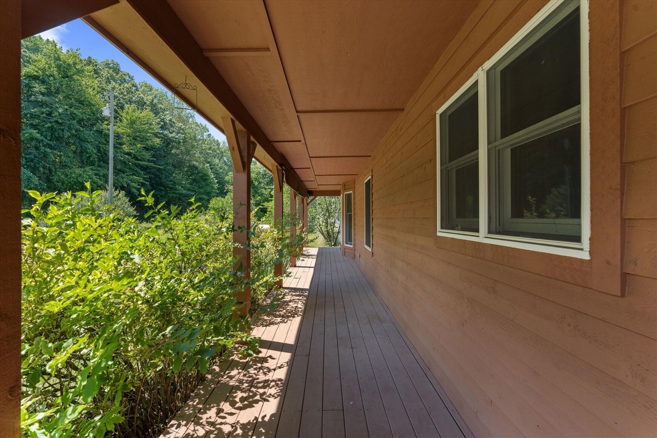 4th image of 25028 Jefferson Center St, Cassopolis, MI 49031 | MLS# 70549584