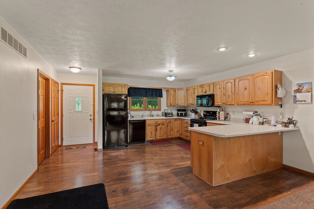 5th image of 25028 Jefferson Center St, Cassopolis, MI 49031 | MLS# 70549584
