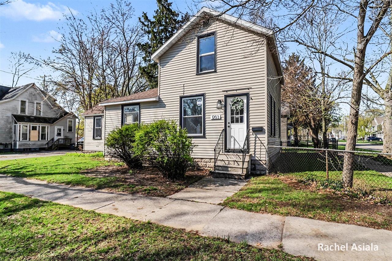 28th image of 1203 4th St, Muskegon, MI 49441 | MLS# 70549602