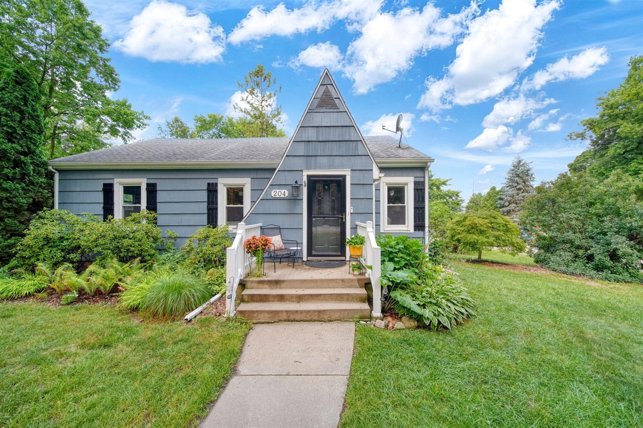 1st image of 204 Westover St, Ann Arbor, MI 48103 | MLS# 70549607