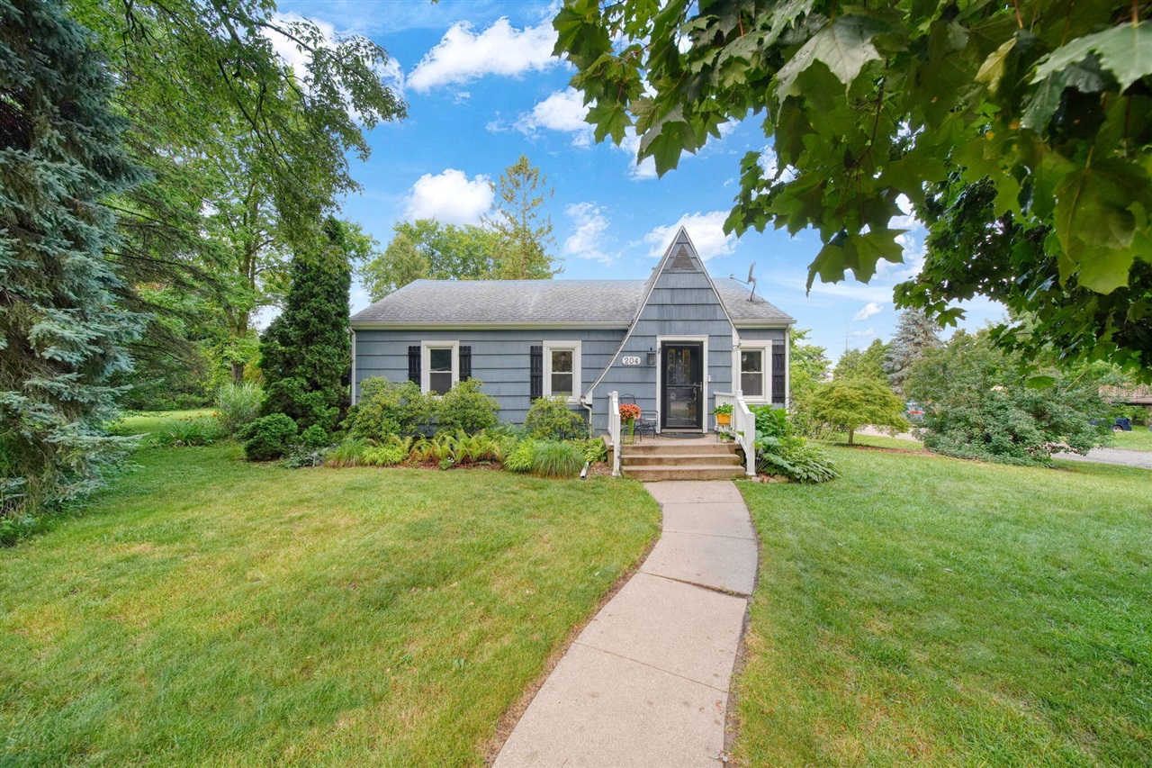 2nd image of 204 Westover St, Ann Arbor, MI 48103 | MLS# 70549607