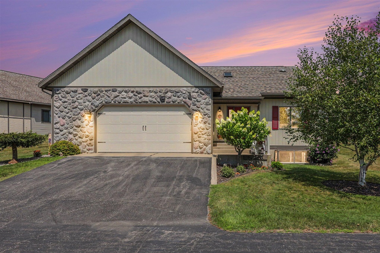 1st image of 404 Vienna Ln, Fremont, MI 49412 | MLS# 70549613