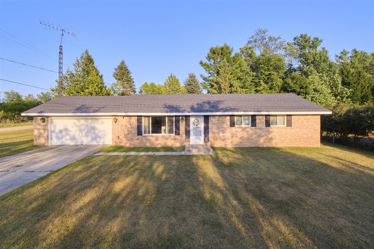 3rd image of 8807 Lake Park Dr, Onekama, MI 49675 | MLS# 70549646