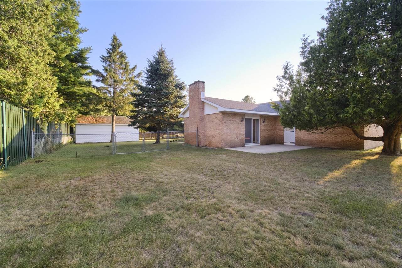 5th image of 8807 Lake Park Dr, Onekama, MI 49675 | MLS# 70549646