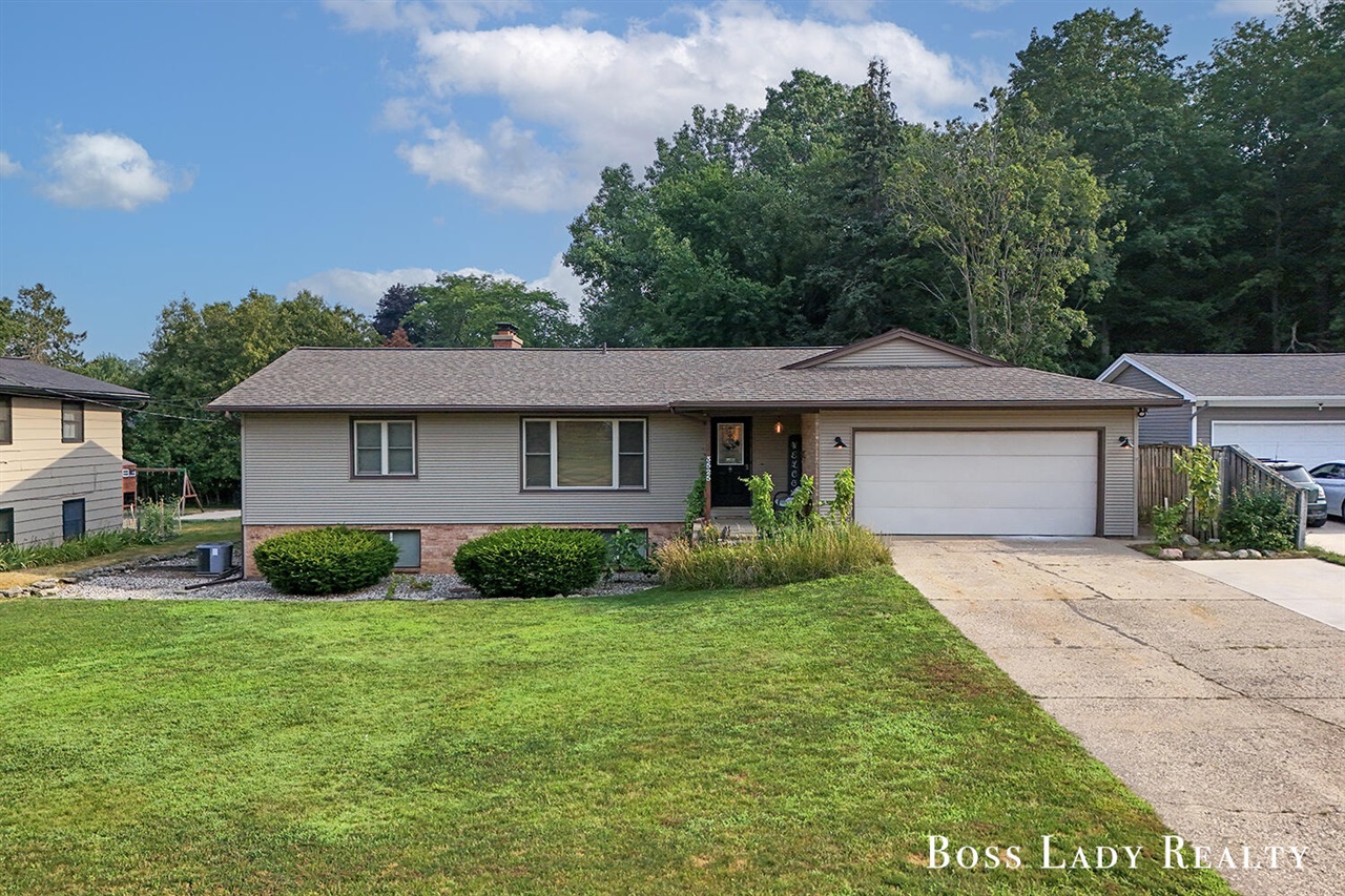 2nd image of 3525 Yellowstone Dr, Grandville, MI 49418 | MLS# 70549659