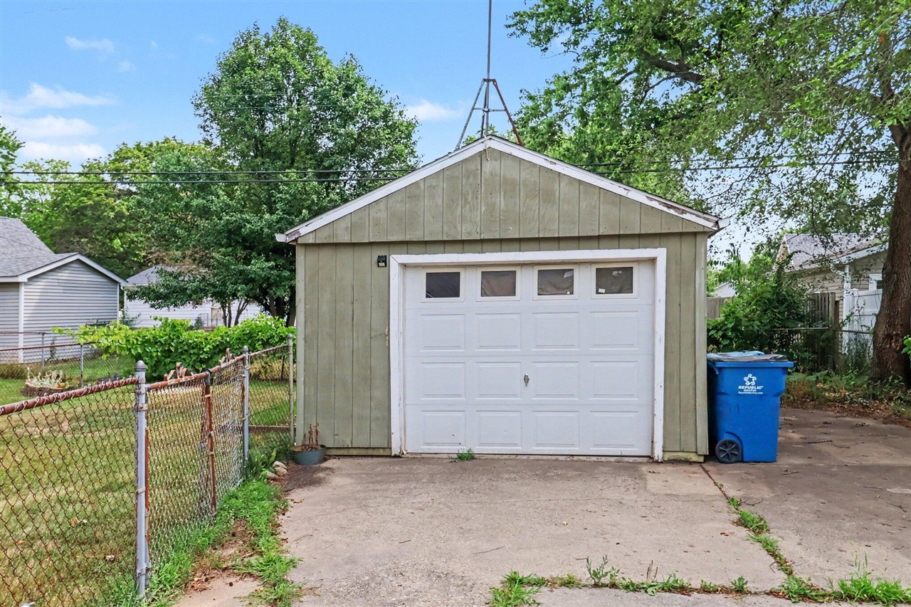 24th image of 70 N 31st St, Battle Creek, MI 49015 | MLS# 70549666