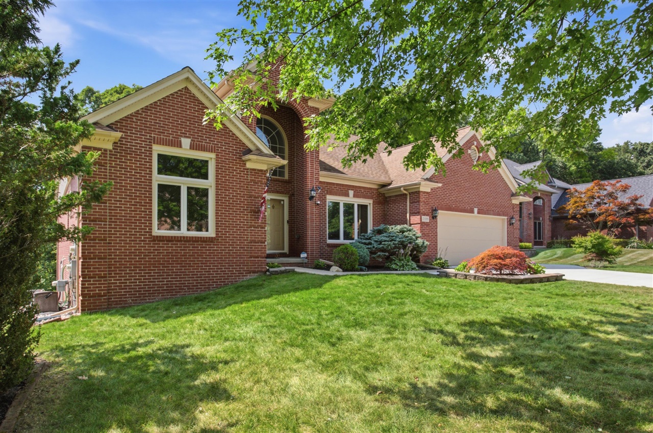 3rd image of 2189 Clinton View Cir, Rochester Hills, MI 48309 | MLS# 70549704