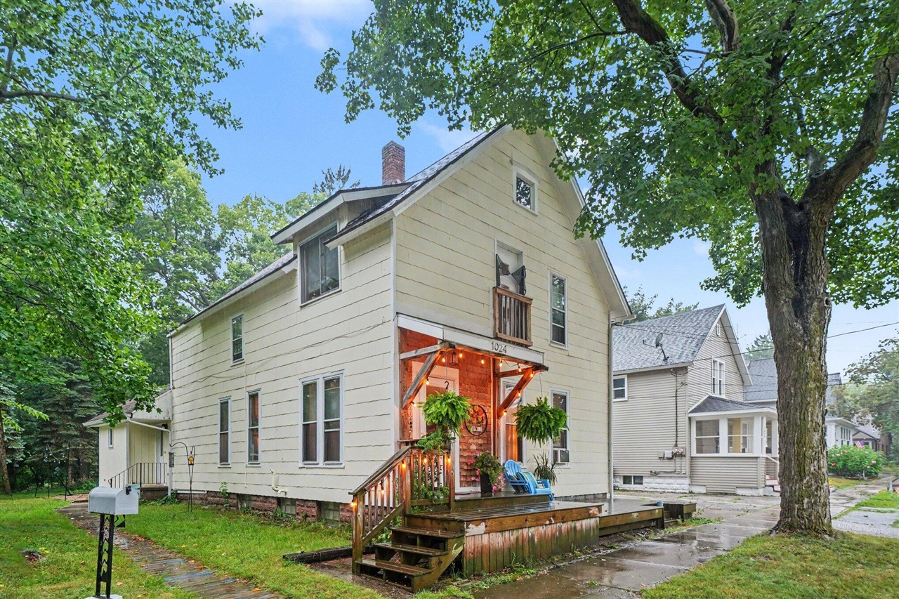 3rd image of 1024 Morrison Ave, Saint Joseph, MI 49085 | MLS# 70549707