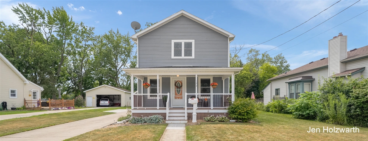 1st image of 122 E Kent St, Grand Ledge, MI 48837 | MLS# 70549711