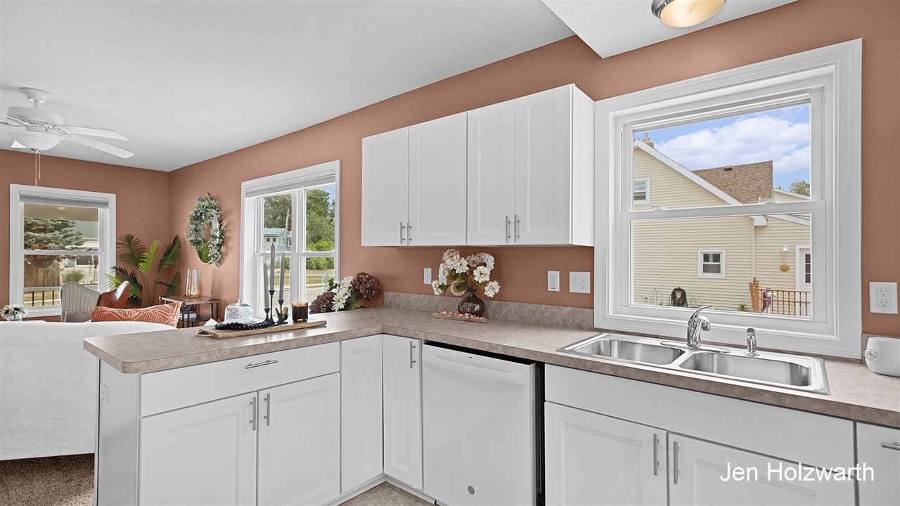 image of 122 E Kent St, Grand Ledge, MI 48837 | MLS# 70549711