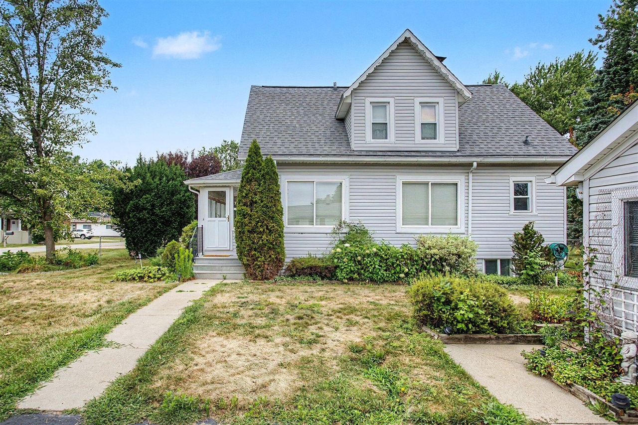 2nd image of 2901 Hartline Dr, Rochester Hills, MI 48309 | MLS# 70549727