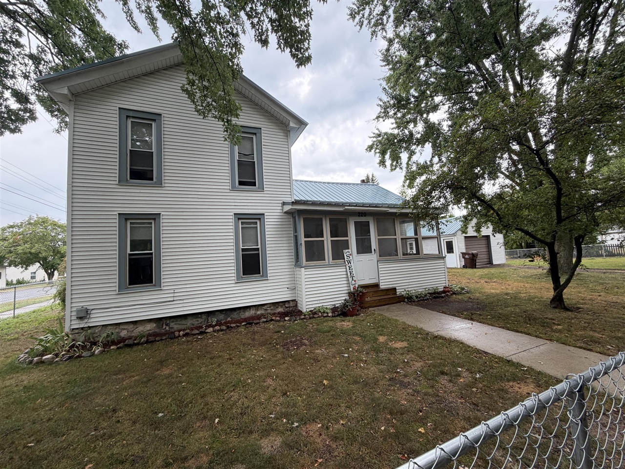 1st image of 220 S Abbott St, Carson City, MI 48811 | MLS# 70549728